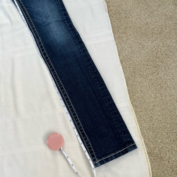Miss Me signature-rise skinny size 26 34” inseam - Picture 9 of 9